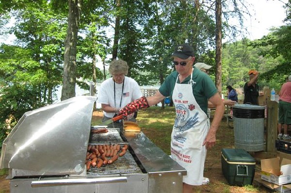 The Friends prepare lunch